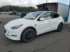 7SAYGAEE8NF359052 2022 TESLA MODEL Y