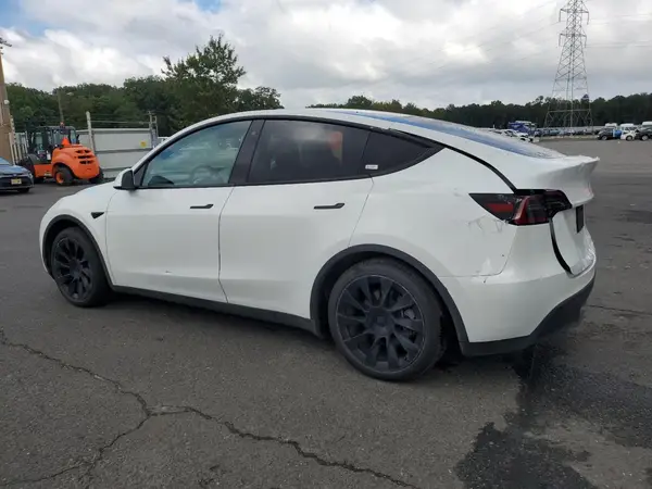 7SAYGAEE8NF359052 2022 TESLA MODEL Y - Image 2