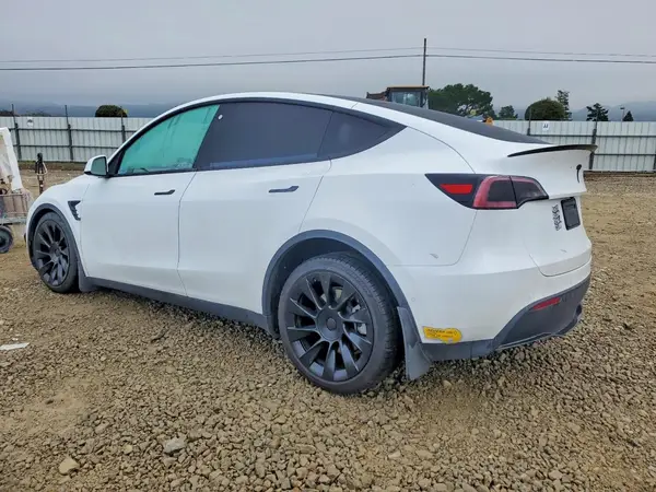 7SAYGAEE8NF363246 2022 TESLA MODEL Y - Image 2