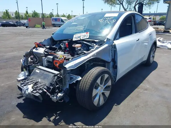 7SAYGAEE8NF366440 2022 TESLA MODEL Y - Image 2