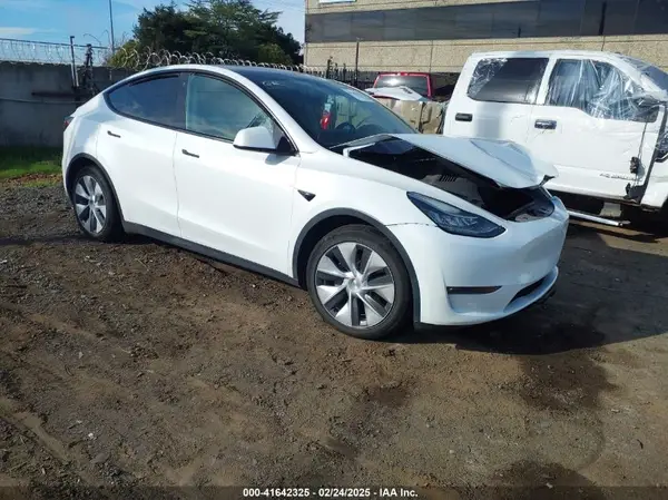 7SAYGAEE8NF367040 2022 TESLA MODEL Y - Image 1