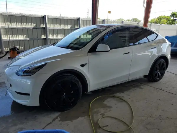 7SAYGAEE8NF367118 2022 TESLA MODEL Y - Image 1