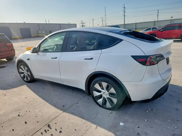 7SAYGAEE8NF382606 2022 TESLA MODEL Y - Image 2