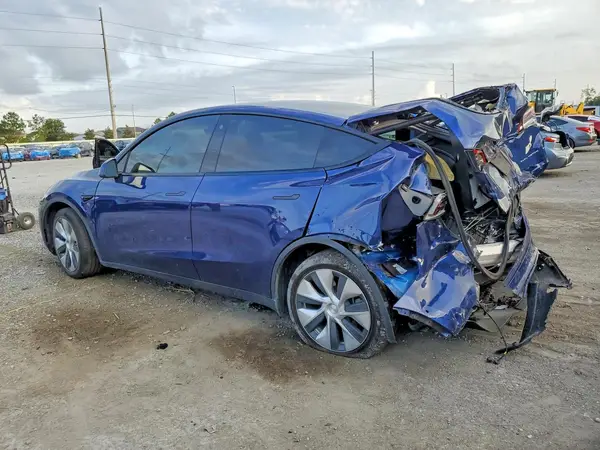 7SAYGAEE8NF383562 2022 TESLA MODEL Y - Image 2