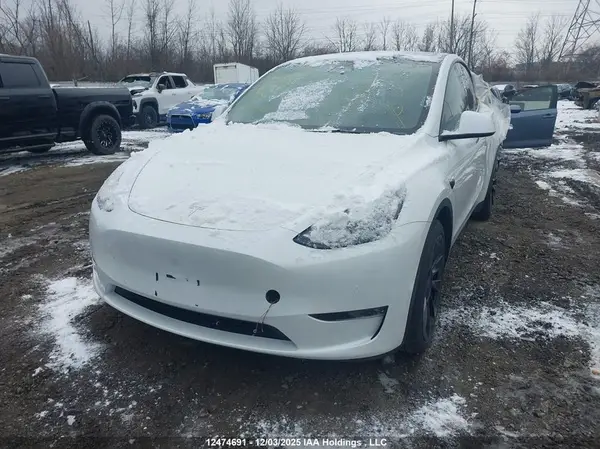 7SAYGAEE8NF383948 2022 TESLA MODEL Y - Image 2
