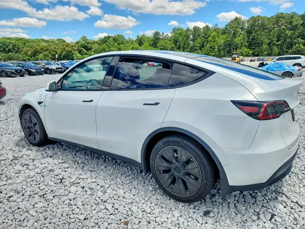 7SAYGAEE8NF393802 2022 TESLA MODEL Y - Image 2
