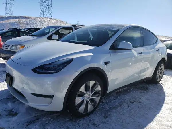 7SAYGAEE8NF426278 2022 TESLA MODEL Y - Image 1