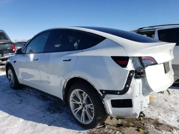 7SAYGAEE8NF426278 2022 TESLA MODEL Y - Image 2