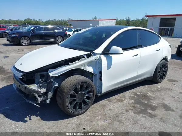 7SAYGAEE8NF431786 2022 TESLA MODEL Y - Image 2