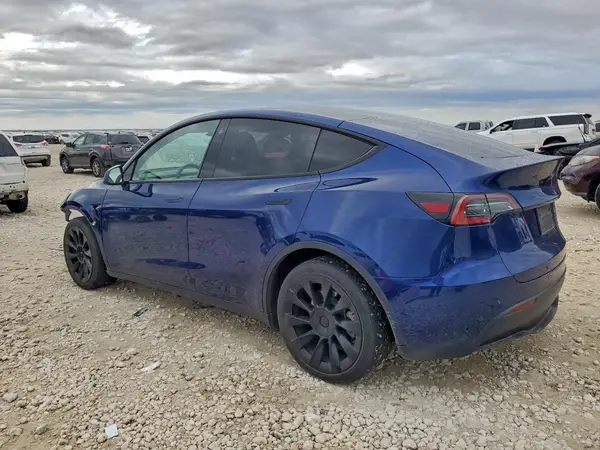 7SAYGAEE8NF432064 2022 TESLA MODEL Y - Image 2