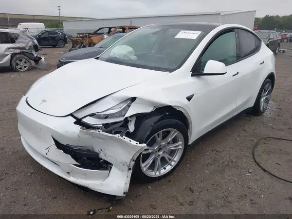 7SAYGAEE8NF467820 2022 TESLA MODEL Y - Image 2