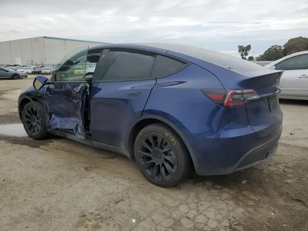 7SAYGAEE8NF488957 2022 TESLA MODEL Y - Image 2