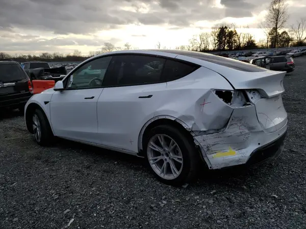 7SAYGAEE8NF508589 2022 TESLA MODEL Y - Image 2