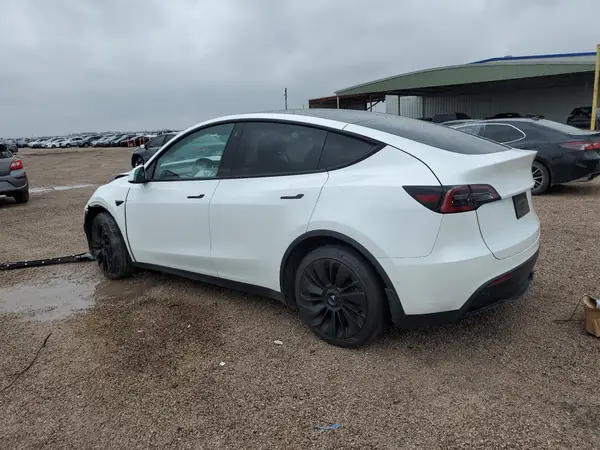 7SAYGAEE8NF520080 2022 TESLA MODEL Y - Image 2