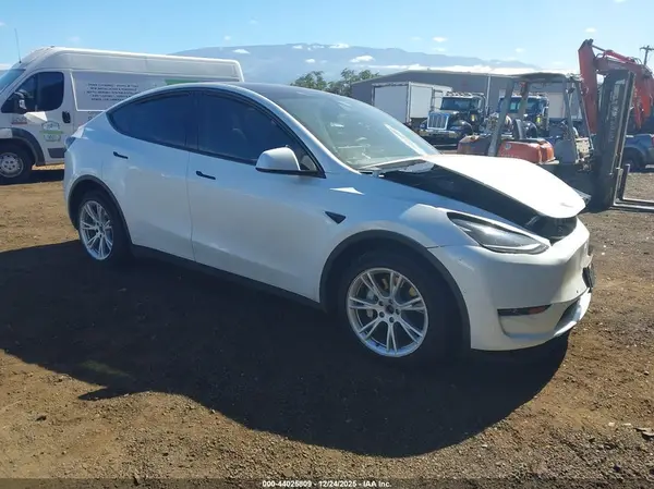 7SAYGAEE8NF540779 2022 TESLA MODEL Y - Image 1