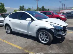 7SAYGAEE8NF544606 2022 TESLA MODEL Y