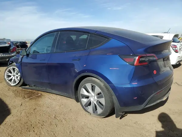 7SAYGAEE8NF545383 2022 TESLA MODEL Y - Image 2