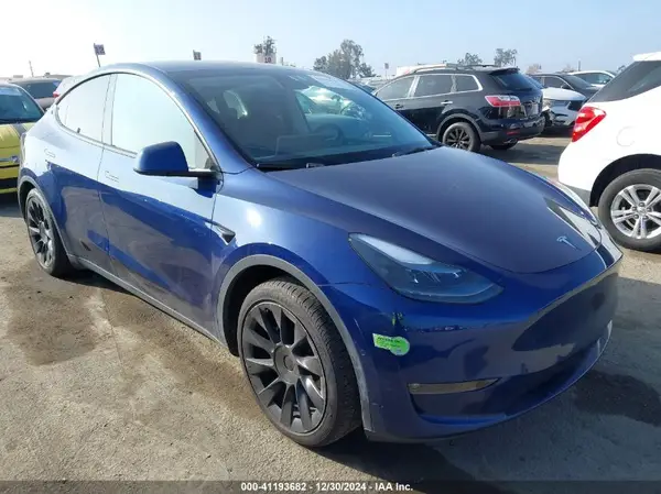 7SAYGAEE8NF547022 2022 TESLA MODEL Y - Image 1