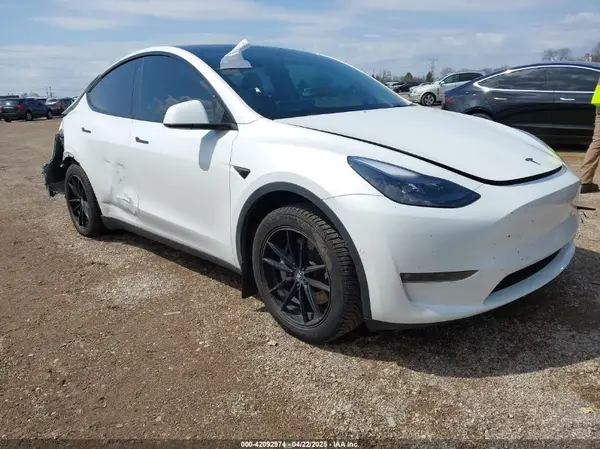 7SAYGAEE8NF547845 2022 TESLA MODEL Y - Image 1