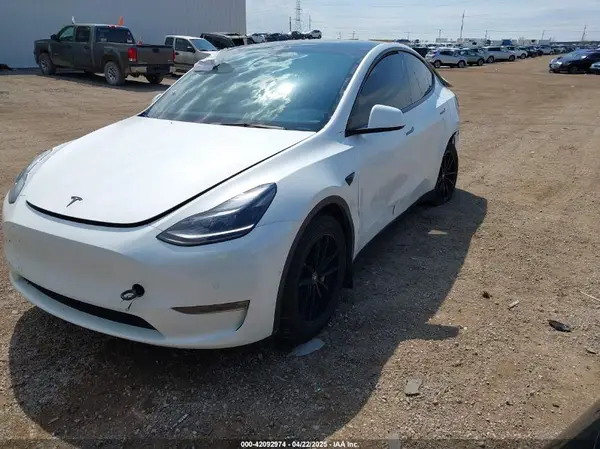 7SAYGAEE8NF547845 2022 TESLA MODEL Y - Image 2