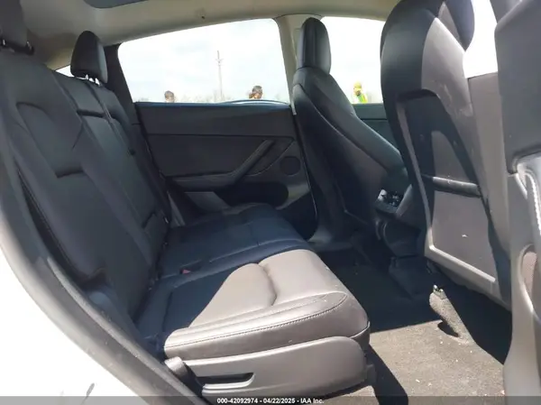 7SAYGAEE8NF547845 2022 TESLA MODEL Y - Image 8