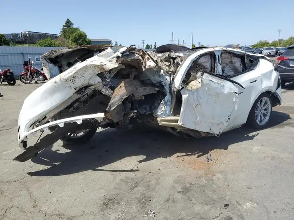 7SAYGAEE8NF570106 2022 TESLA MODEL Y
