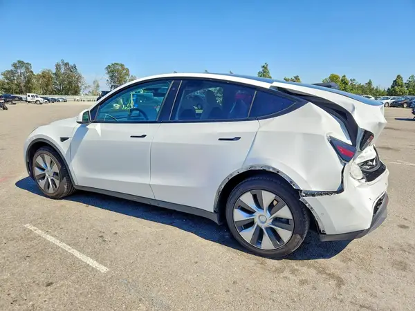 7SAYGAEE8NF572311 2022 TESLA MODEL Y - Image 2