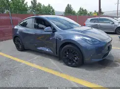 7SAYGAEE8NS536061 2022 TESLA MODEL Y