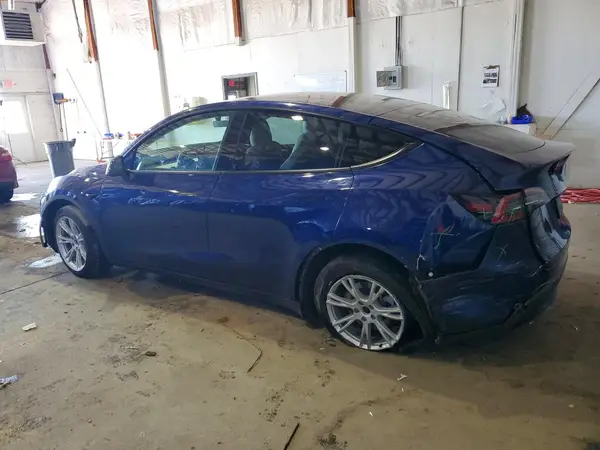 7SAYGAEE8PF583716 2023 TESLA MODEL Y - Image 2