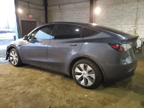 7SAYGAEE8PF584641 2023 TESLA MODEL Y - Image 2
