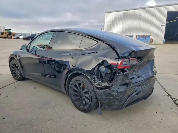 7SAYGAEE8PF599947 2023 TESLA MODEL Y - Image 2