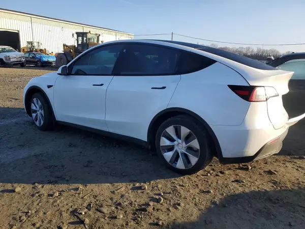 7SAYGAEE8PF610994 2023 TESLA MODEL Y - Image 2