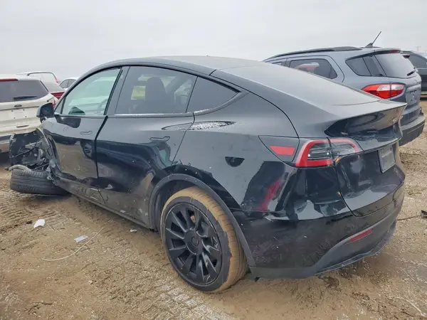 7SAYGAEE8PF632350 2023 TESLA MODEL Y - Image 2