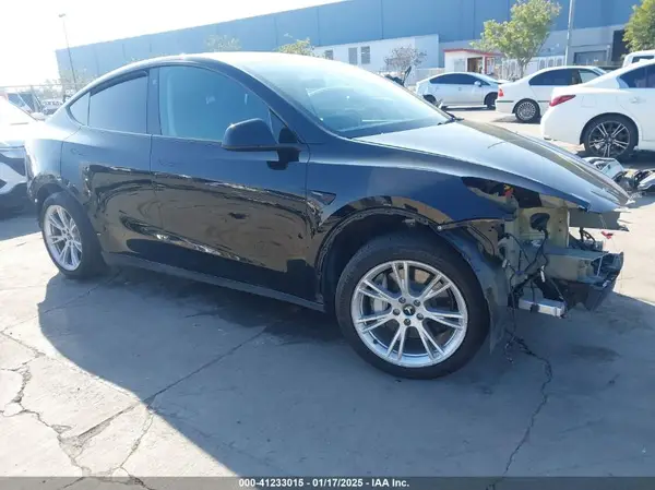 7SAYGAEE8PF633854 2023 TESLA MODEL Y - Image 1