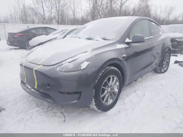7SAYGAEE8PF645437 2023 TESLA MODEL Y - Image 2