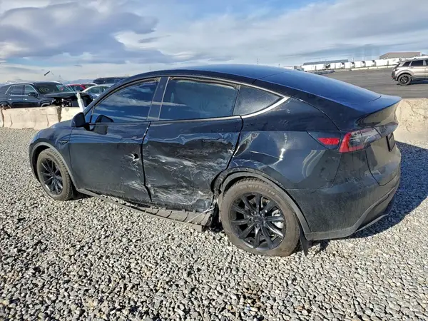 7SAYGAEE8PF652680 2023 TESLA MODEL Y - Image 2