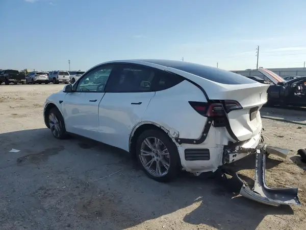 7SAYGAEE8PF660164 2023 TESLA MODEL Y - Image 2