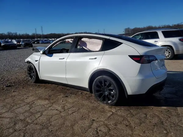 7SAYGAEE8PF661251 2023 TESLA MODEL Y - Image 2