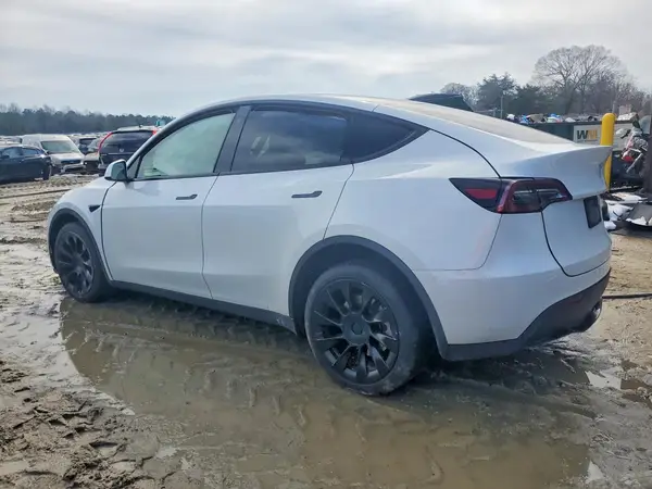 7SAYGAEE8PF662061 2023 TESLA MODEL Y - Image 2