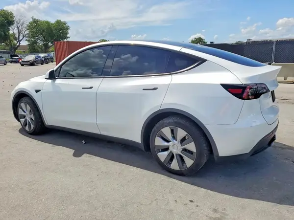 7SAYGAEE8PF669737 2023 TESLA MODEL Y - Image 2