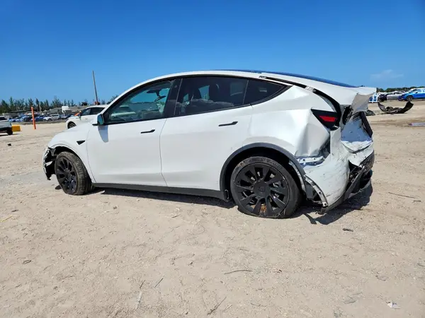 7SAYGAEE8PF672346 2023 TESLA MODEL Y - Image 2