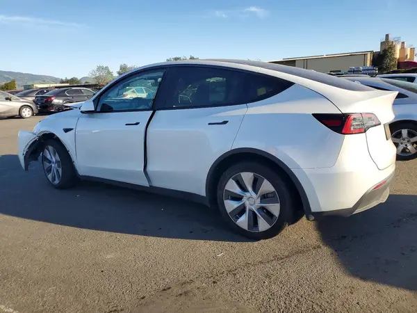 7SAYGAEE8PF700081 2023 TESLA MODEL Y - Image 2