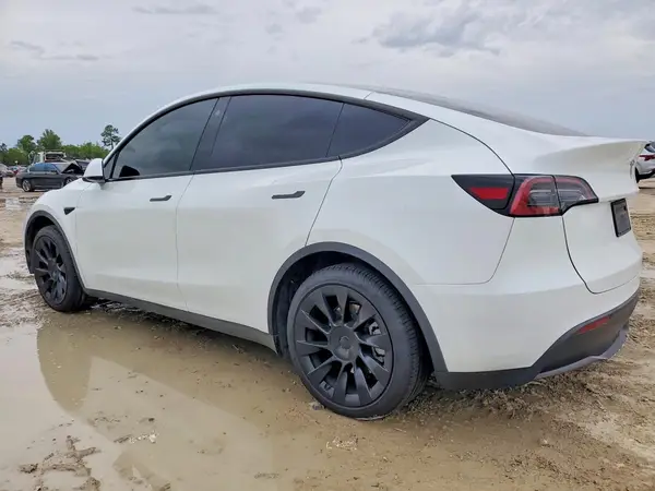 7SAYGAEE8PF706804 2023 TESLA MODEL Y - Image 2