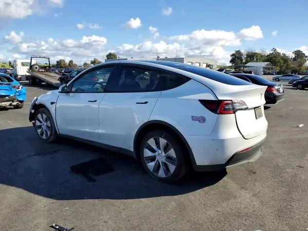 7SAYGAEE8PF713591 2023 TESLA MODEL Y - Image 2