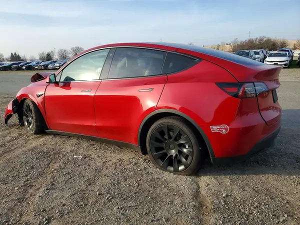 7SAYGAEE8PF738426 2023 TESLA MODEL Y - Image 2