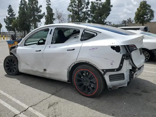 7SAYGAEE8PF741715 2023 TESLA MODEL Y - Image 2