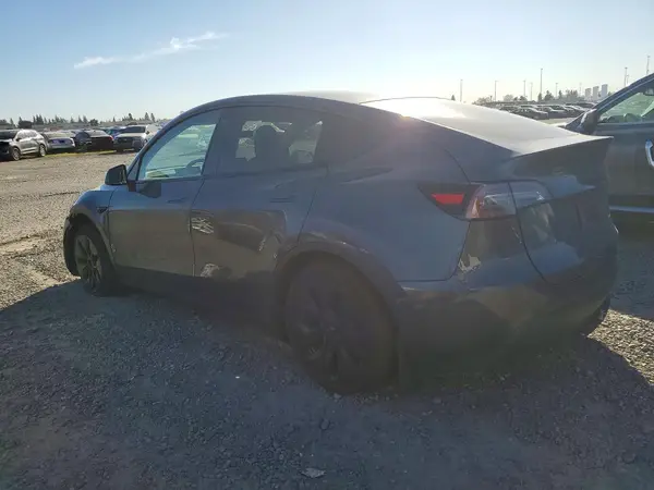 7SAYGAEE8PF787643 2023 TESLA MODEL Y - Image 2