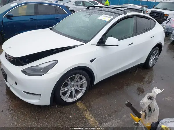 7SAYGAEE8PF815571 2023 TESLA MODEL Y - Image 2