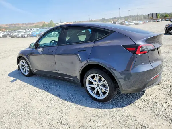 7SAYGAEE8PF824965 2023 TESLA MODEL Y - Image 2