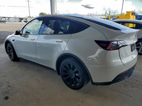 7SAYGAEE8PF835383 2023 TESLA MODEL Y - Image 2